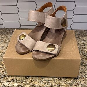 Taos carousel Tan Sandals in color stone